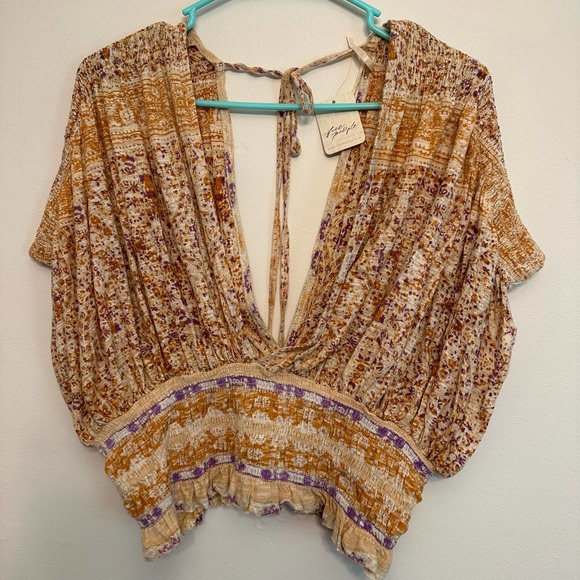 Free People smocked elastic v-neck blouse. NWT’s size medium - Picture 4 of 8